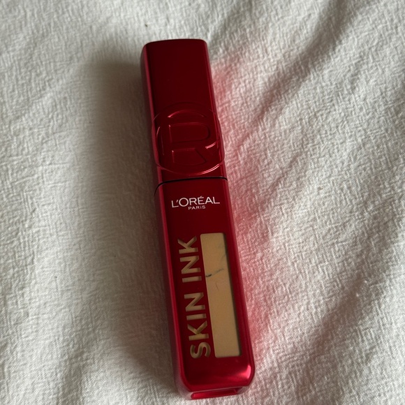 L'Oreal Skin Ink - Picture 2 of 3
